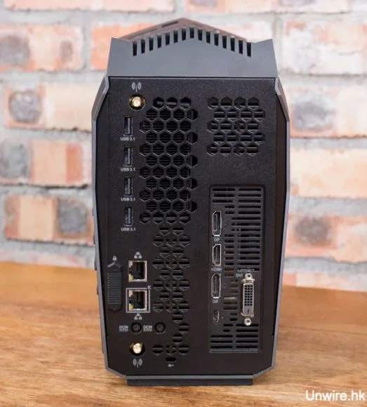 unwire0000-23-523x580.webp