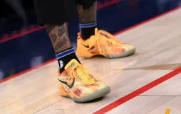 #NBA鞋视角#   Nike Kobe 8「Shanghai Fireworks」🎆  小佩顿再次上脚超稀有元年Kobe 8「Shanghai Fireworks」配色。  #勇士3比1火箭# ​