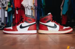 1985 VS 2023 AIR JORDAN 1 芝加哥，元年复刻对比。不比不知道，一比差别还是很大的。#古城鞋会##soleinmysoul# ​​​
