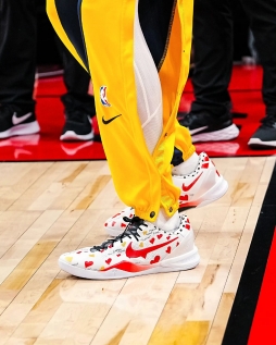 新鞋速递！|||Kobe 8 Protro custom 哈利伯顿 帅啊！