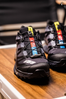 这双 Salomon XT-4 应该是我夏天跟秋天穿的最多次数的鞋