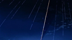 #新海诚 星际列车各有航向，璀璨梦想殊途终往。