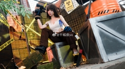 #明日方舟##森蚺##cosplay##cos#   “我的力气也不小哦。”  人气摄影：@JOHN咒跃  出镜：原po 后勤：@程一方v @赫赫丨不丢人  场地感谢：@第81号摄影工...