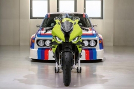 BMW M的第一辆摩托车获得50周年纪念包