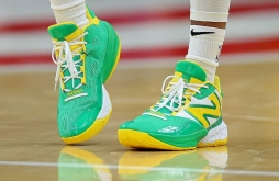 NBA季前赛上的New Balance篮球鞋款，你对于新出的Two Wxy v4有什么看法？随着赛季的进行，还会有FreshFoam BB以及Kawhi 4的亮相。 ​​​