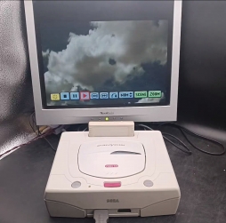 罪世嘉土星游戏机，主机盖带vCd字样，在20多 年前也是比较少见的一种