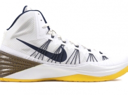 24号乔治的Nike Hyperdunk 2013 PE，你更喜欢哪款步行者配色？  ​​​