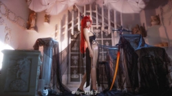 cosplay#明日方舟##史尔特尔# 同人cos注意  探寻，排序，在焰火里打捞记忆断片。 线索是没有次第的词句，挣脱枷锁也未留下归属。 《Reconnection》...