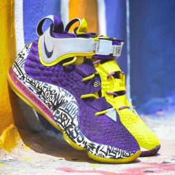 #sneaker art# Nike LeBron 17 “Lakeshow”  谁不爱紫金湖人配色呢～  images via  jsbthecreator ​​​