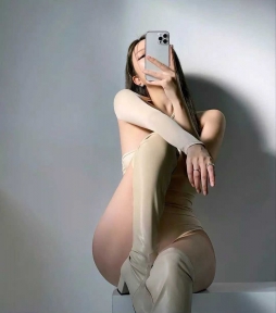 身材火辣的女孩子不是骚，是自律懂吗？