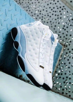 “飞机划过蓝色天际线是谁带走了我思念”|||AJ13
