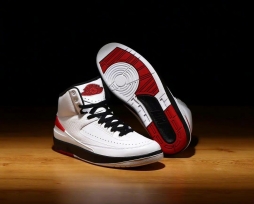 即将全尺码发售的Air Jordan 2 "Chicago"，你会给你家人安排吗？  images via atmos_tokyo ​​​