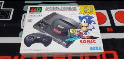 Mega Drive(日版名：X方ド与个ブ，美版名： Sega Genesis,简称MD,香港俗称世嘉五代)是 世嘉在1988年推出的16-bt家用游戏机