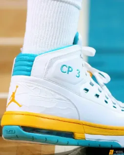 保罗NBA生涯上脚过的球鞋，40了。 ​​​