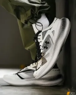 今天你穿了什么？PO 在评论里～  image via shoezen.one ​​​