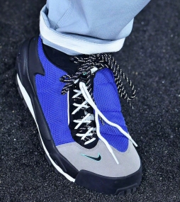 Sacai x Air Footscape  Sacai在巴黎时装周2023秋冬男装系列上曝光了全新的Air Footscape联名版本，依旧是惯用的双层底设计，鞋帮也被加高了，共三款配色。 ...
