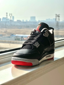 Air Jordan 4 黑红|||此番复刻的Air Jordan 4 黑红 外观方面忠于元年配色设定。