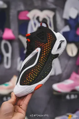LI-NING BADFIVE 5