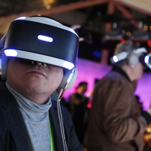 索尼想要以震动反馈手套来提升 PS VR 的沉浸感